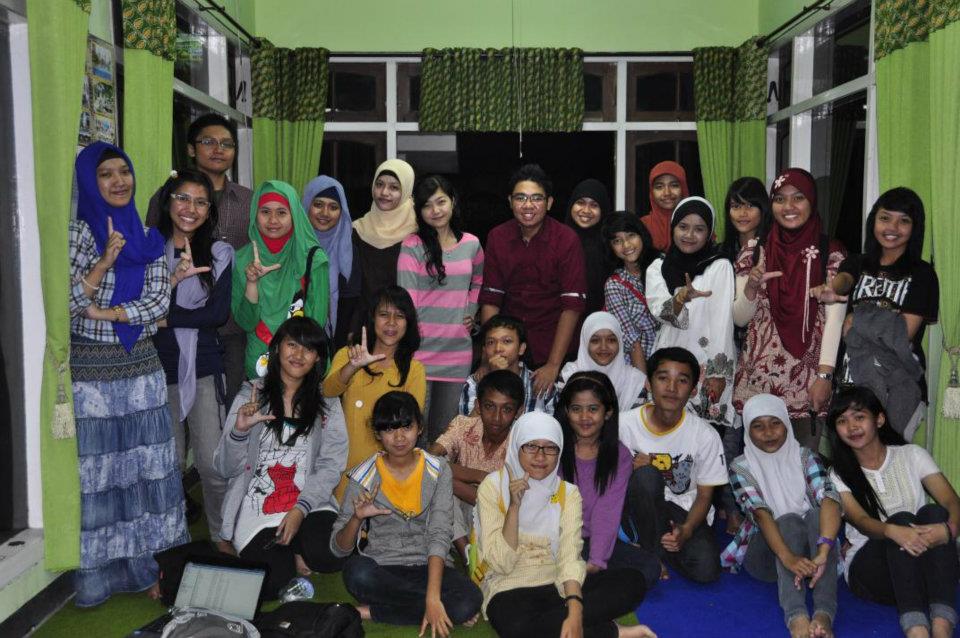 Buka bersama antar angkatan Jurnalistik SMAN 2 Jember (LISTSMADA) tahun 2012 di Aula Batik Rolla, Jember.